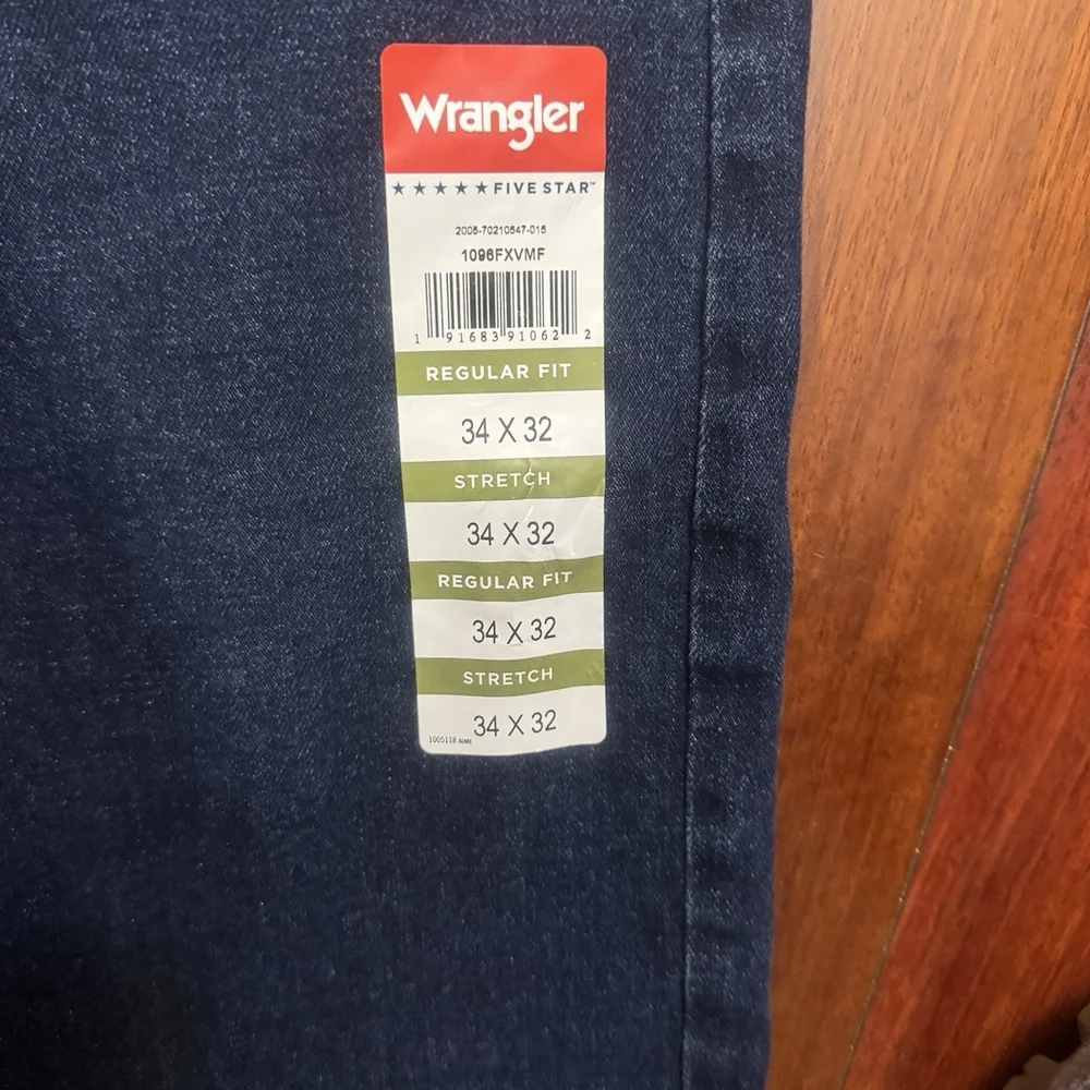 NWT Wrangler Regular Fit Size:34x32 Regular Fit Jeans Straight Dark Wash Men
